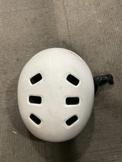 Used WHITE BIKE HELMET Bike Helmet White MD