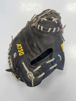 Used Wilson A730 BB/SB Catchers RH Throw Black 32 1/2