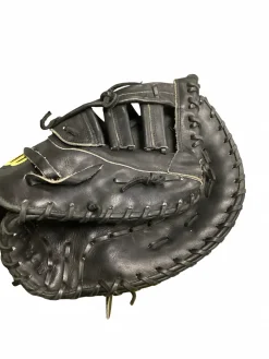 Used Wilson A2000 BB/SB First Base RH Throw Black 13"