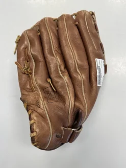 Used Wilson A9821 BB/SB Glove RH Throw Brown 13"