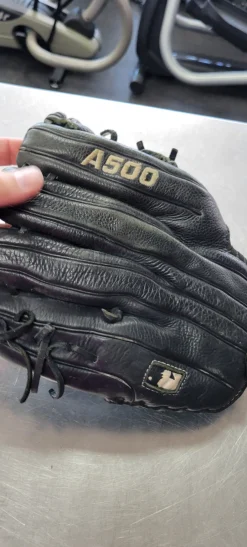Used Wilson A500 11.5 BB/SB Glove RH Throw Black 11 1/2"