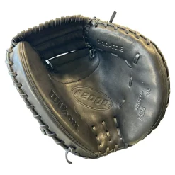 Used Wilson A2000 M23 BB/SB Catchers RH Throw Black 33 1/2"