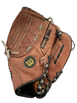 Used Wilson A1810 PRO4 BB/SB Glove RH Throw Brown 10 1/2"