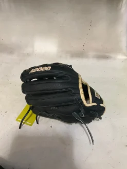 Used Wilson A2000 PRO STOCK PITCHING BB/SB Glove RH Throw Black 12"