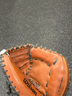 Used Wilson A05RB19CM BB/SB Catchers RH Throw Brown 32"