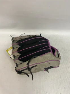 Used Wilson FLASH BB/SB Glove RH Throw Grey 12"