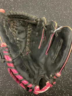Used Wilson SIREN RH Throw Fastpitch Gloves Black 11"