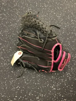 Used Wilson SIREN RH Throw Fastpitch Gloves Black 11